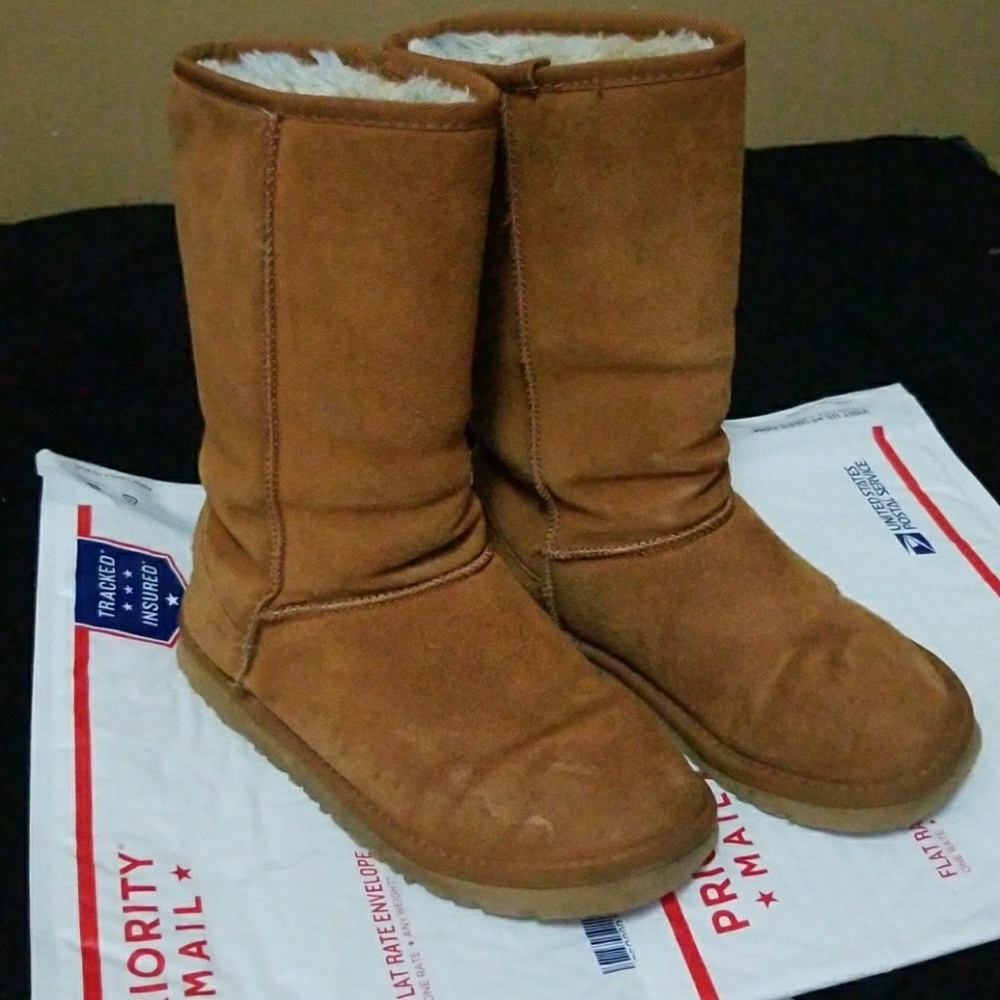 Tan Uggs women's size 8